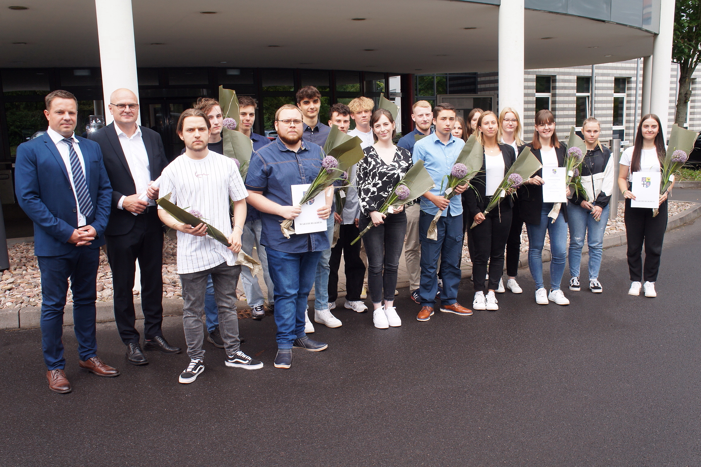 Foto: Neue und künftige Verwaltungsmitarbeiter wurden feierlich durch Vize-Landrat Udo Schilling begrüßt. // Foto: Landratsamt