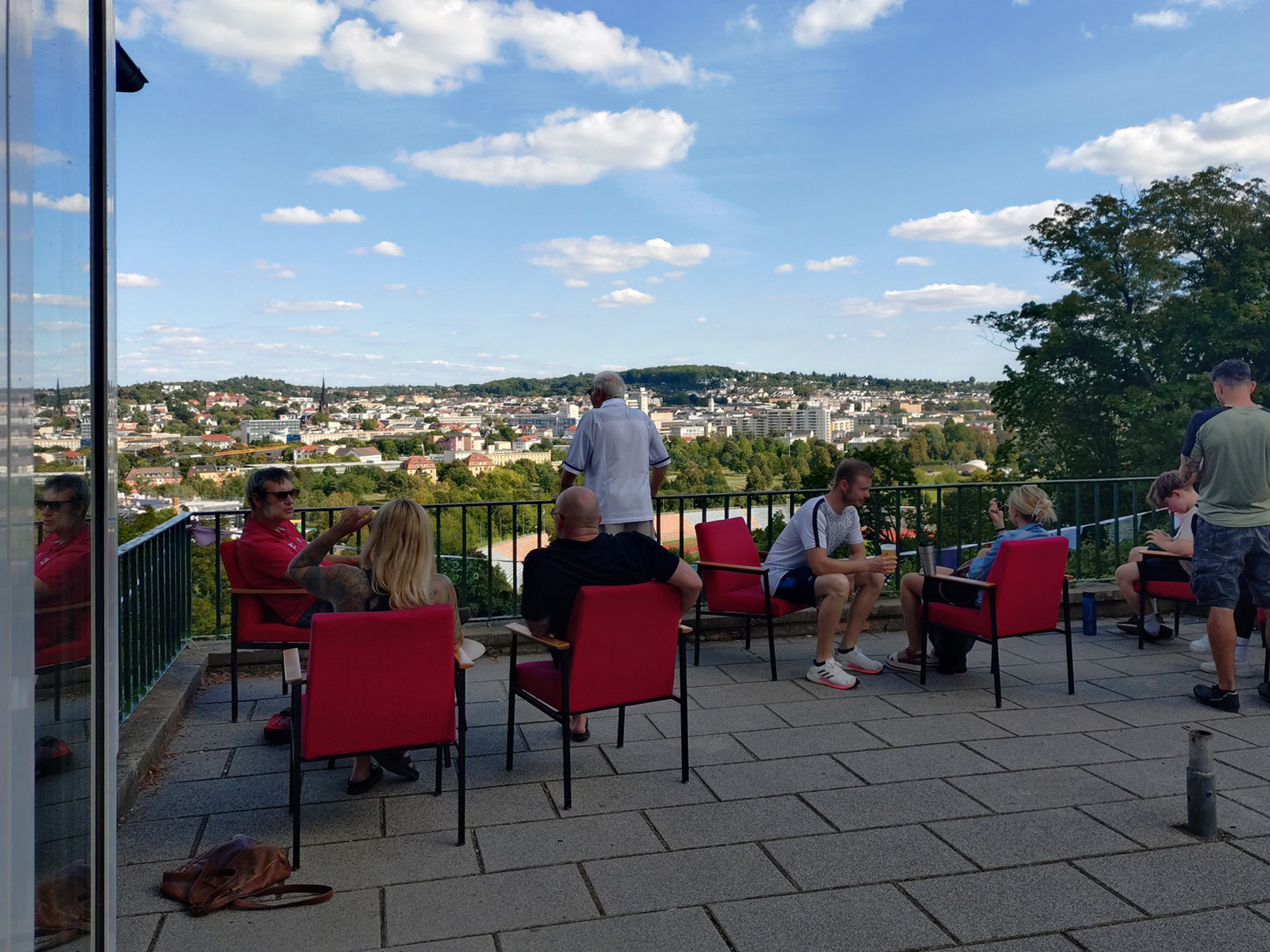 Austausch bei guten Aussichten. Foto: Thomas Laubert Austausch bei guten Aussichten. Foto: Thomas Laubert