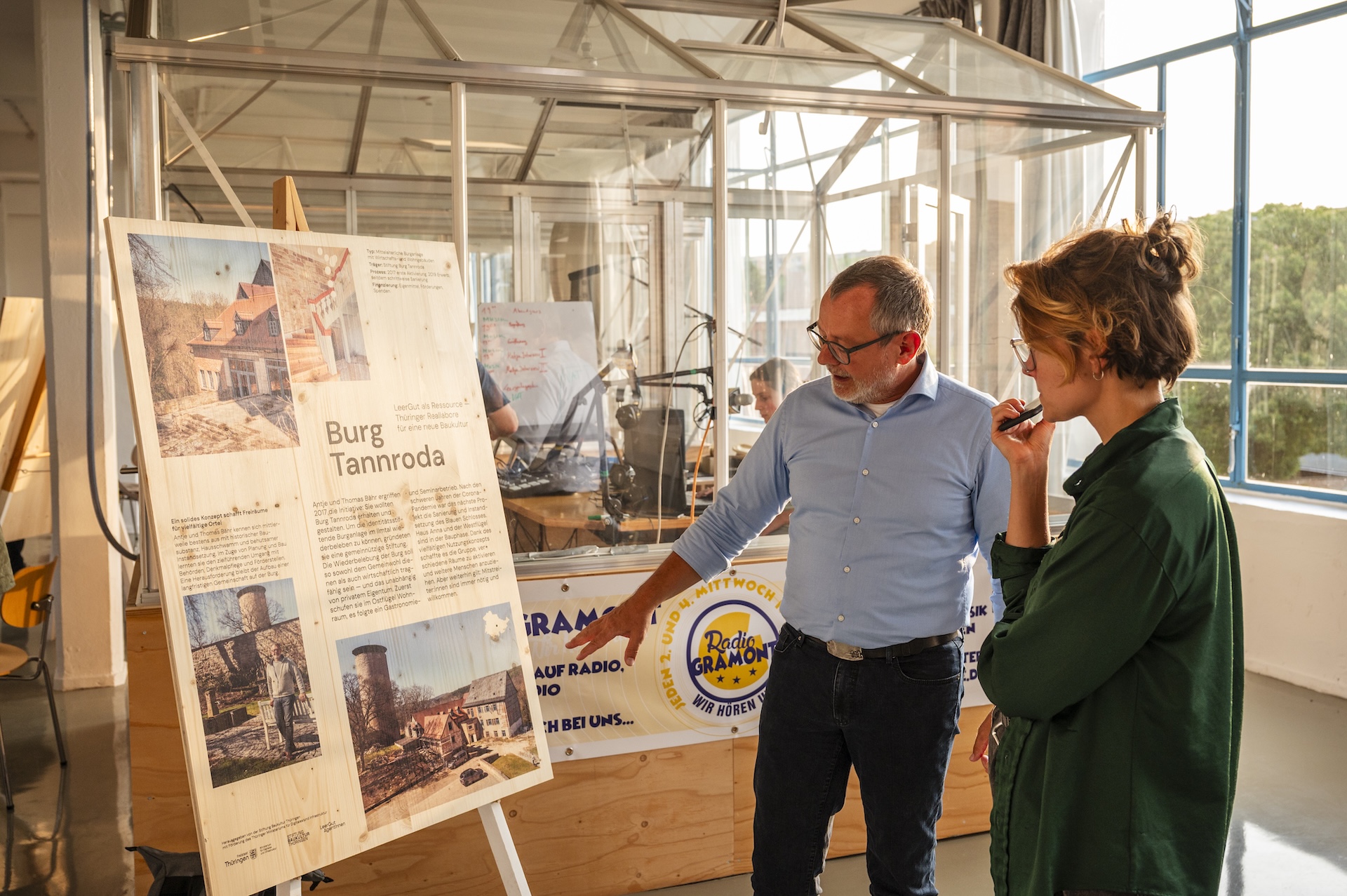 Die Stiftung Baukultur Thüringen vermittelt gemeinsam mit den LeerGut-Agent:innen gern LeerGut-Projektakteur:innen. Die Stiftung Baukultur Thüringen vermittelt gemeinsam mit den LeerGut-Agent:innen gern LeerGut-Projektakteur:innen.