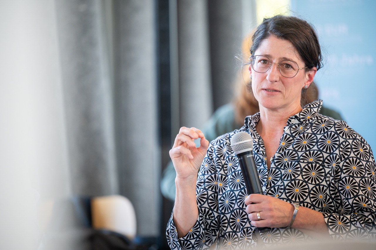 Prof. Dr. Barbara Schönig ist die Sprecherin des Graduiertenkolleg und erläuterte die Arbeit in der Wohnbauforschung.